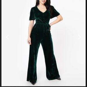 Unique Vintage 1970s Heddy Jumpsuit, Emerald Velvet Green 2x / 18